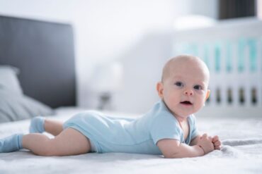 Estimulación sensorial y desarrollo psicomotor en el primer año